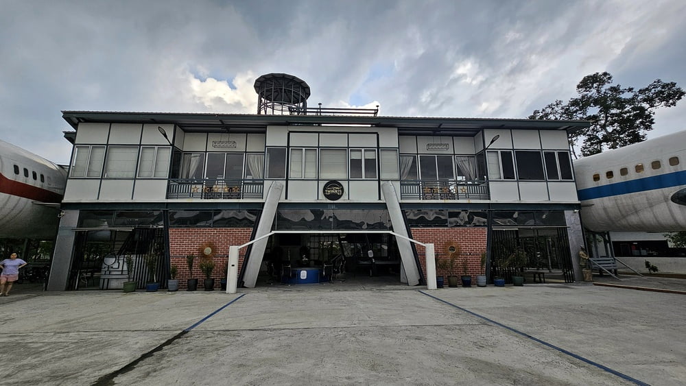 Twin Jet Resort