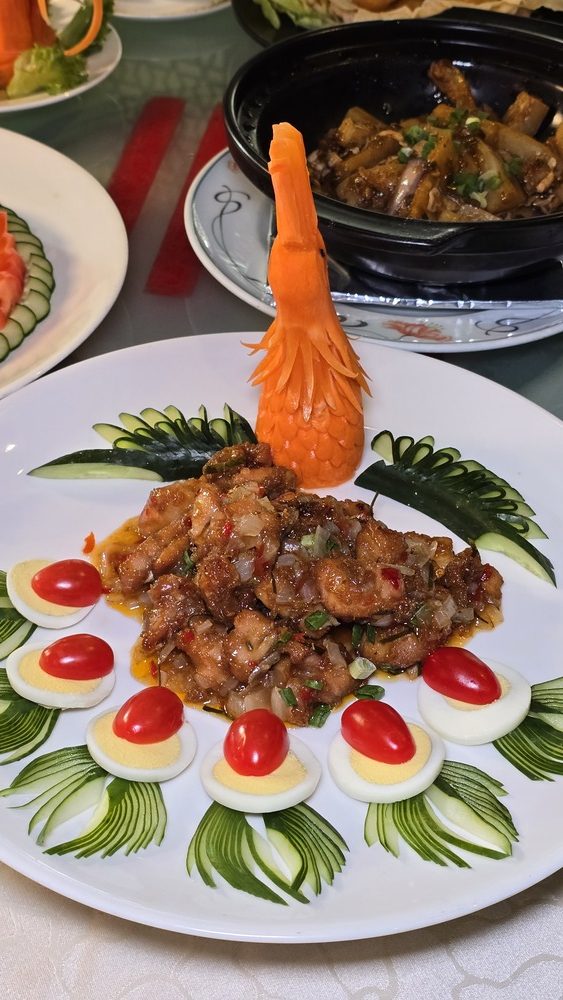 Sauteed Diced Chicken with Chilli & Thai Basil Leaves